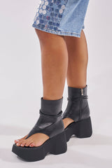AZALEA WANG DAXTON BLACK GLADIATOR FLATFORM SANDAL