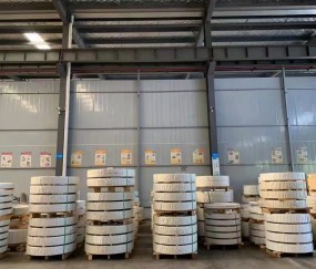 國(guó)足人手一塊移動(dòng)硬盤