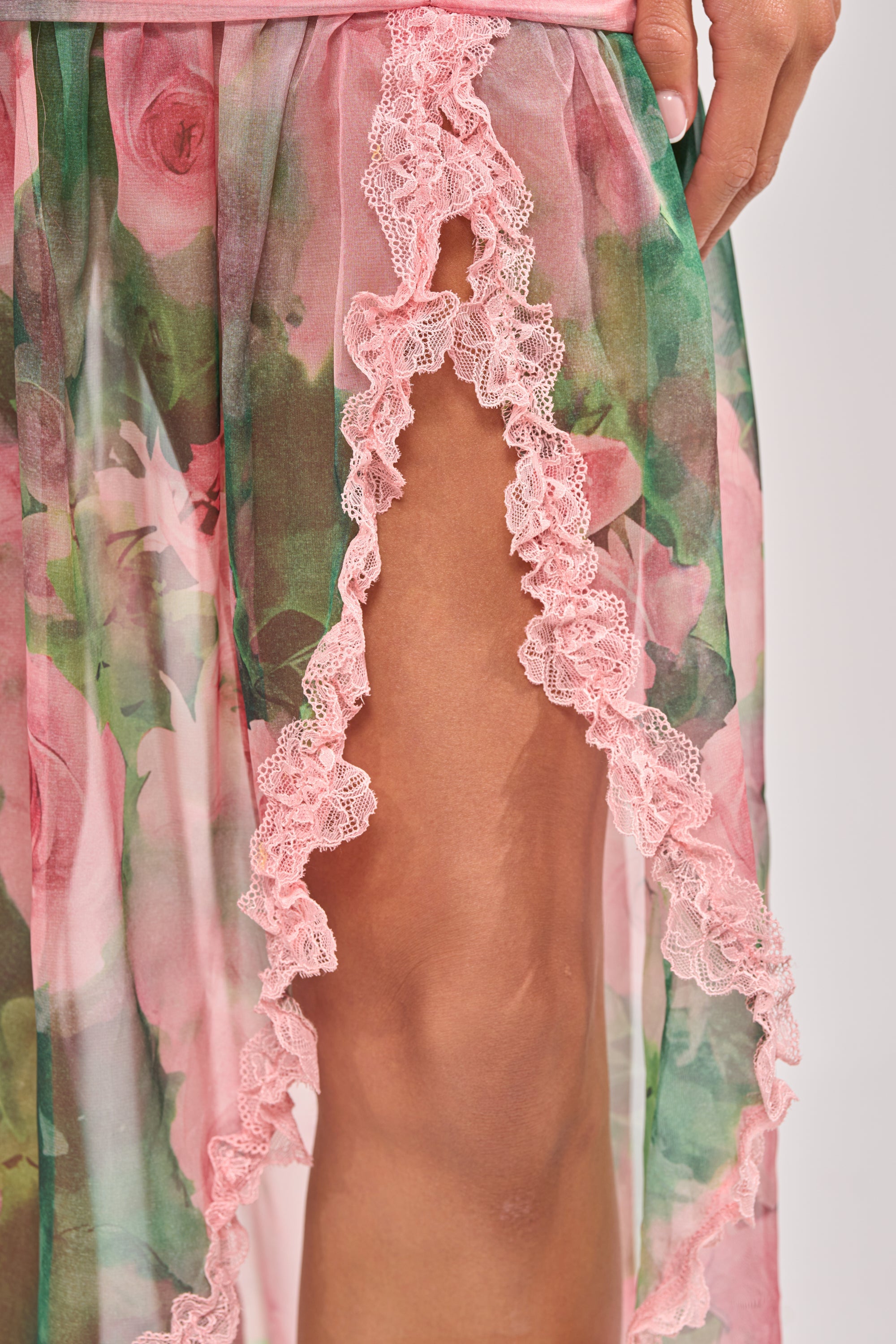 DREAMING FLORAL MAXI SKIRT