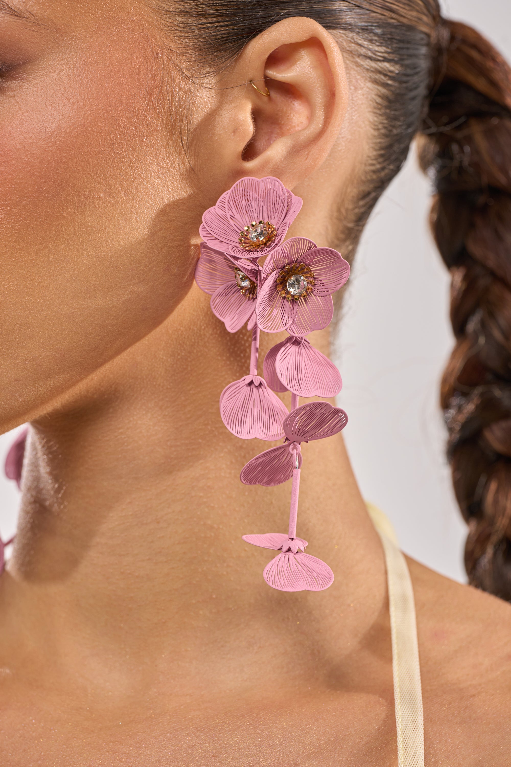 DO TOO MUCH EARRING