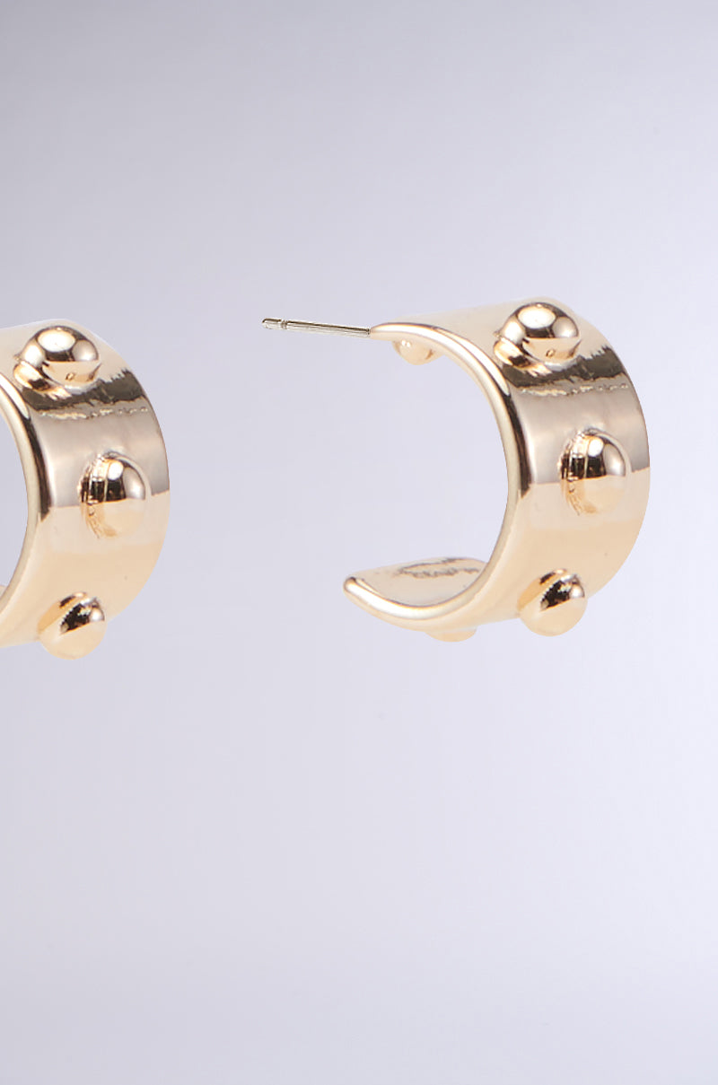 CHUNKY GOLD HOOP EARRING