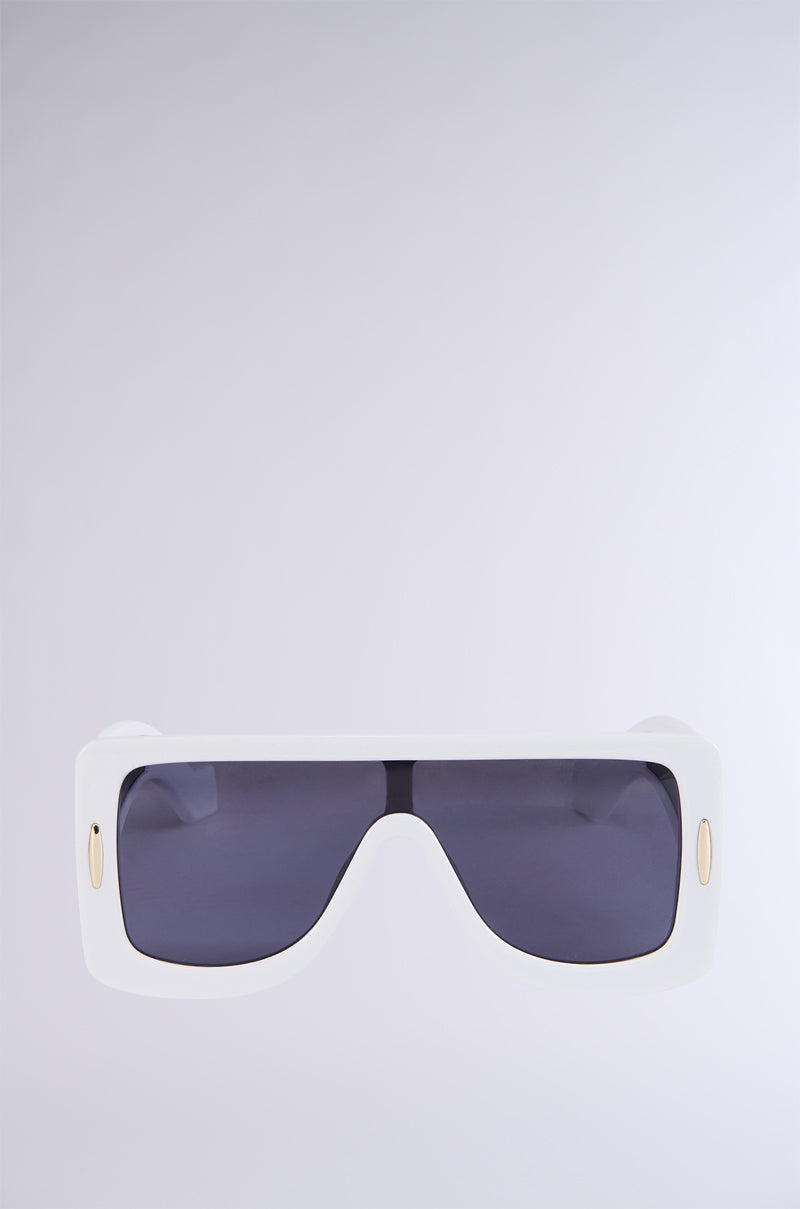 AMBER MONOBROW SUNGLASSES IN WHITE