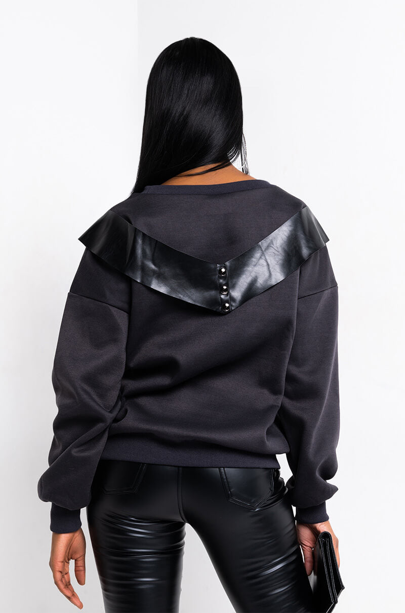 ARLO CHAIN DETAIL SWEATSHIRT