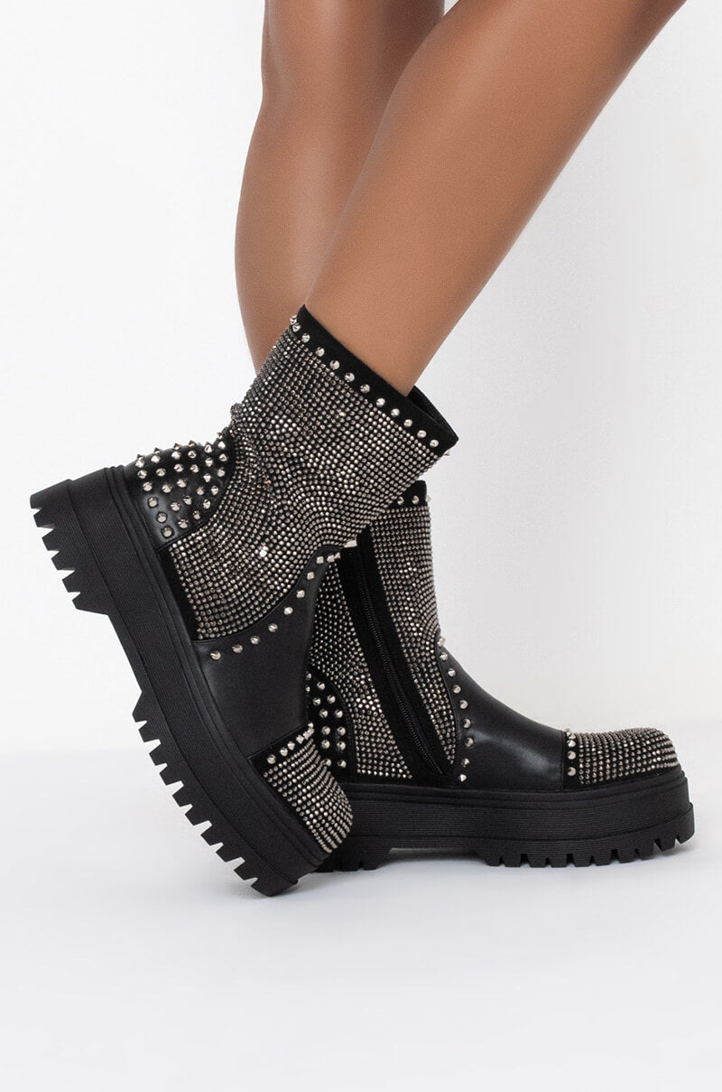 AZALEA WANG WEEKEND MODE FLATFORM BOOT IN BLACK