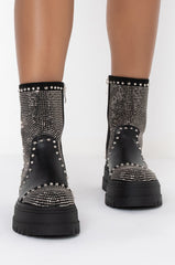 AZALEA WANG WEEKEND MODE FLATFORM BOOT IN BLACK
