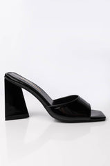 AZALEA WANG WORK FOR IT CHUNKY SANDAL IN BLACK