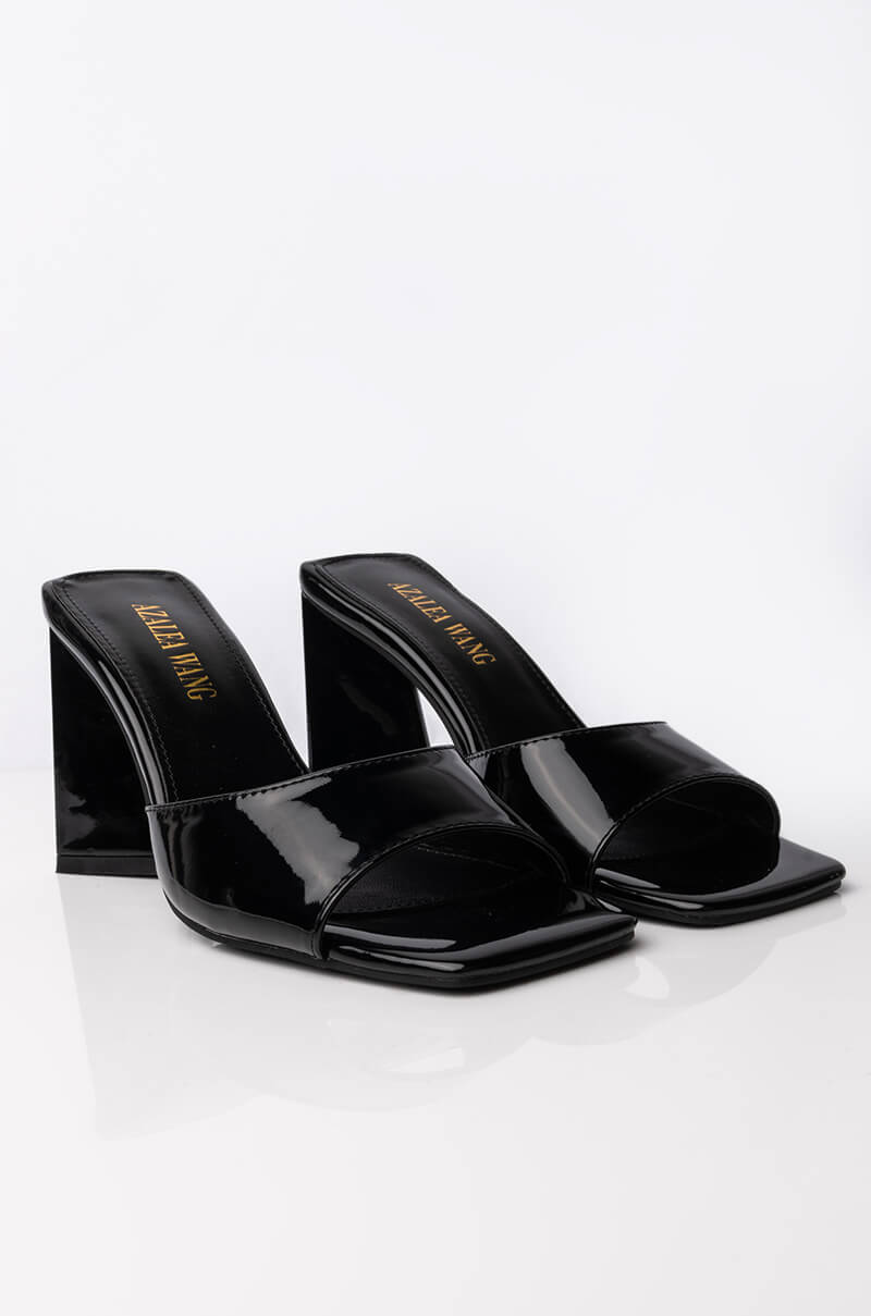 AZALEA WANG WORK FOR IT CHUNKY SANDAL IN BLACK