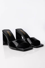 AZALEA WANG WORK FOR IT CHUNKY SANDAL IN BLACK