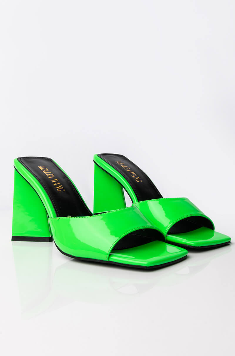 AZALEA WANG WORK FOR IT CHUNKY SANDAL IN GREEN