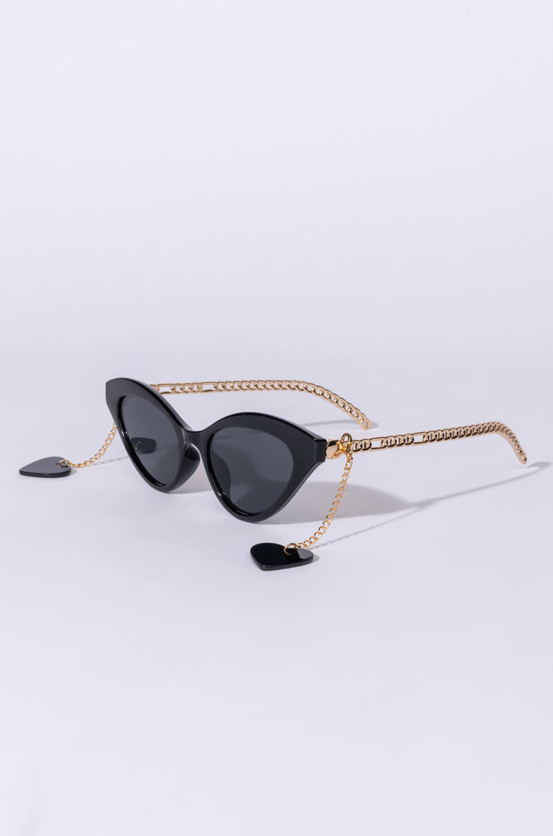 BAD BEY CHAIN DETAIL SUNNIES