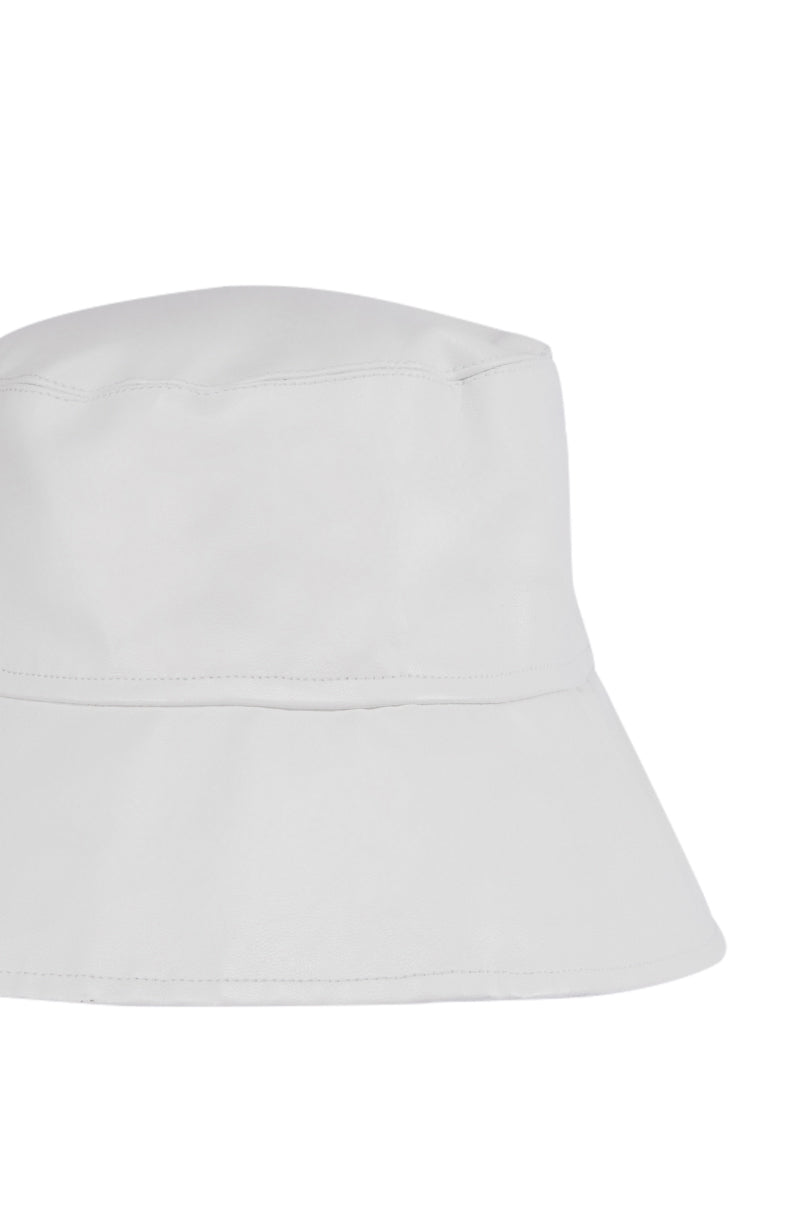 BASIC WHITE PU HAT