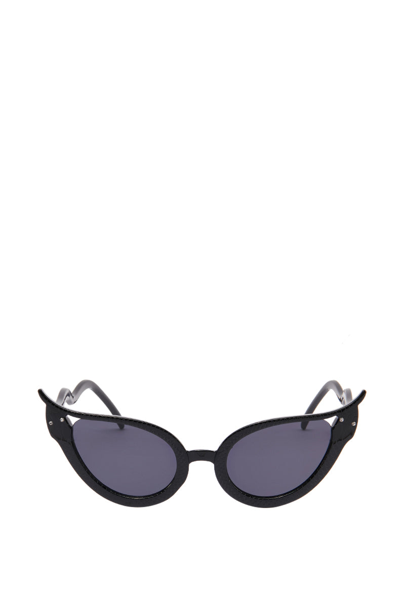 BELONG ON THE COVER SUNGLASSES