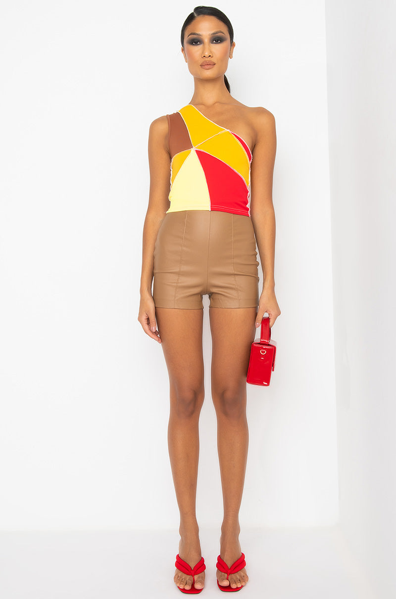 CLUB HIGH WAISTED PLEATHER SHORTS LIGHT BROWN