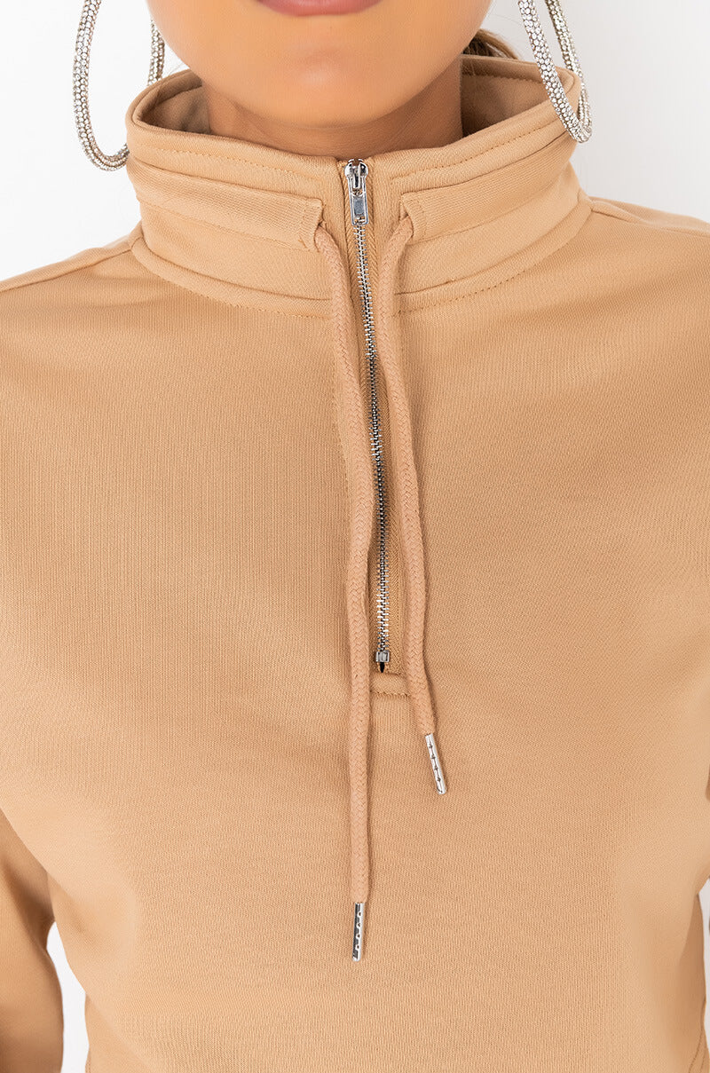 COMFY CROP SWEATSHIRT CAMEL