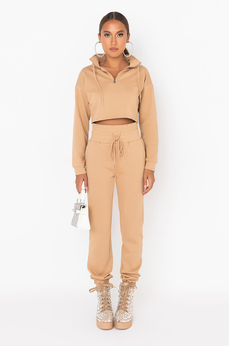 COMFY CROP SWEATSHIRT CAMEL
