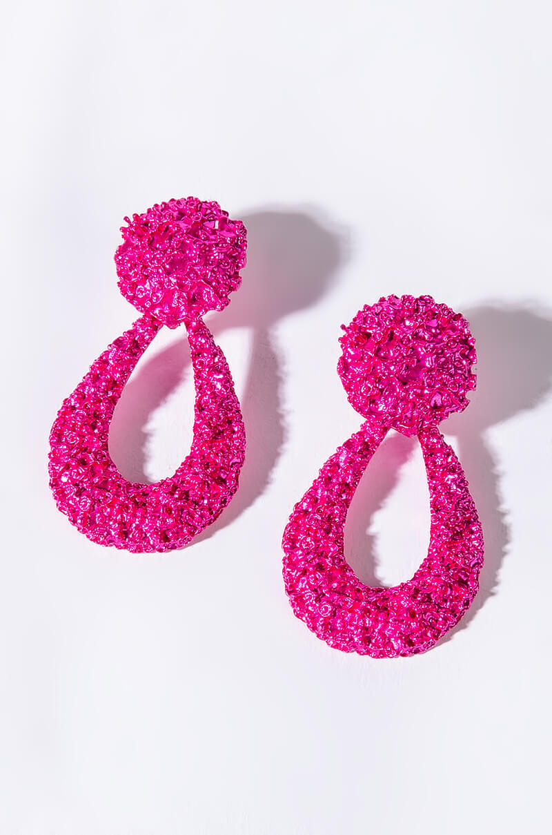 DELILA FUCHSIA CRUSHED DANGLE EARRINGS