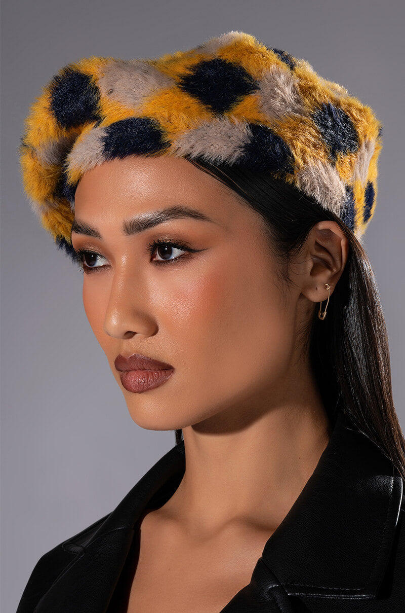 DIAMOND KNIT HAT