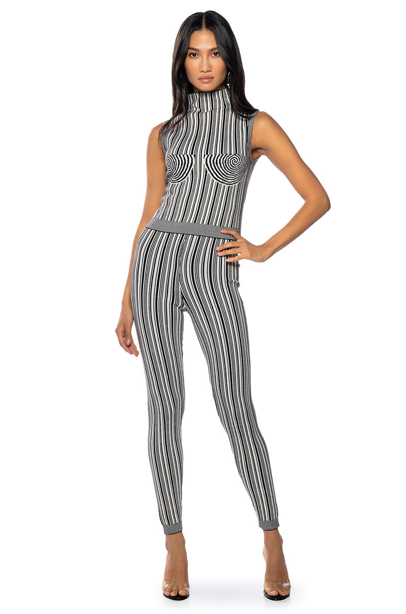 DOUBLE VISION STRIPED CROPPED SLEEVELESS SWEATER